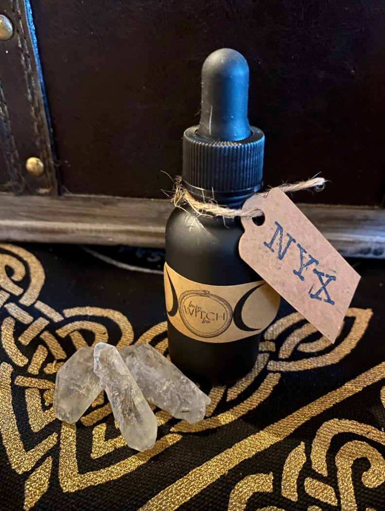 SCRYING LIQUID for your divination Practice, rituals and Casting. Nyx Scrying Liquid includes Incantation and 3 Quartz Crystals.